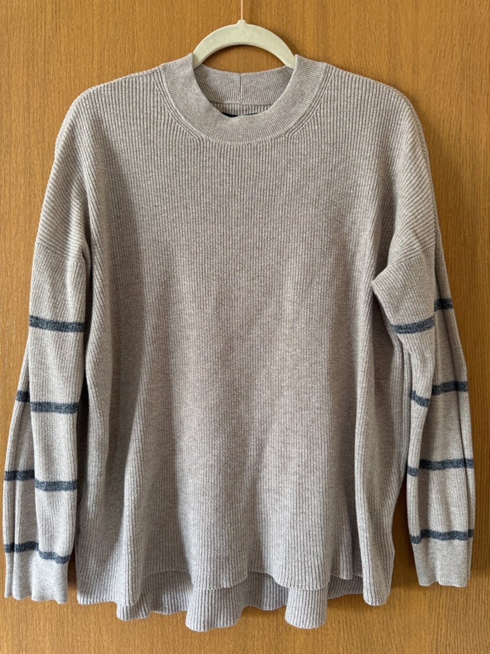 American Eagle Tan Crewneck Sweater with Gray Sleeve Stripes – Size Medium